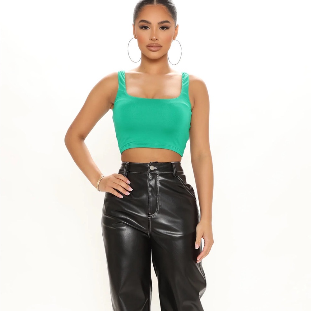 Anything But Square Cropped Tank NEW 🏷️ - Picture 3 of 4